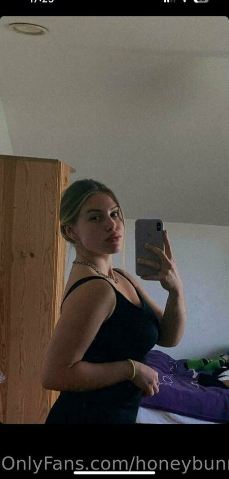 Talisnova naked pornstar photo