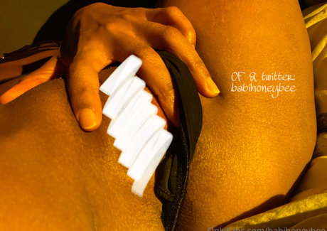 babihoneybee model hot images