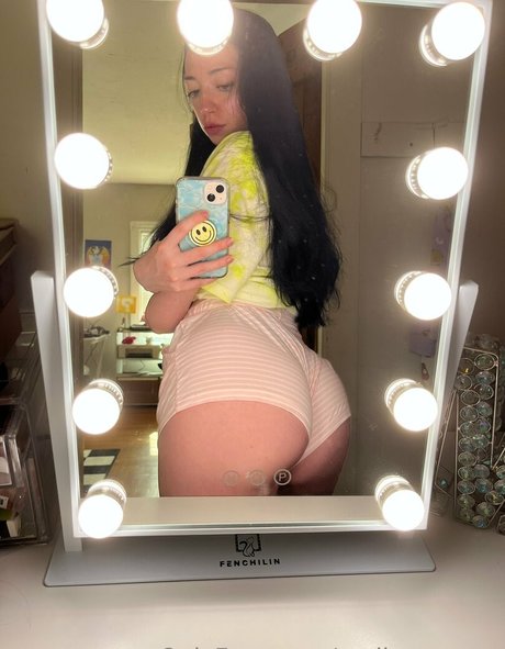 Mollymoonnn pretty model archive