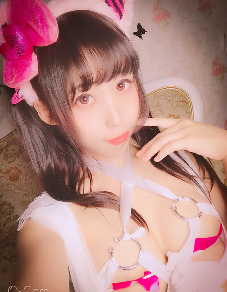 NazoEirian naked actress img