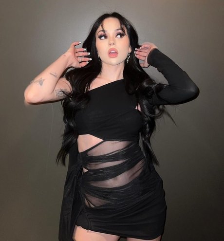 Maggie Lindemann nice model pic