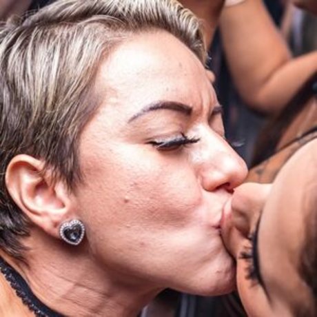 Michelle Monteiro adult model pic