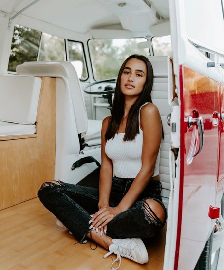 carlieauszler hot actress image