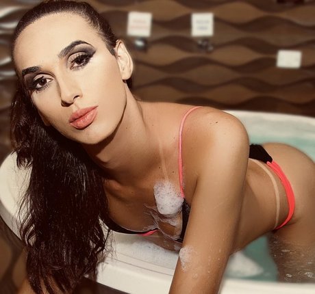 Nathalia Bahls hot actress images