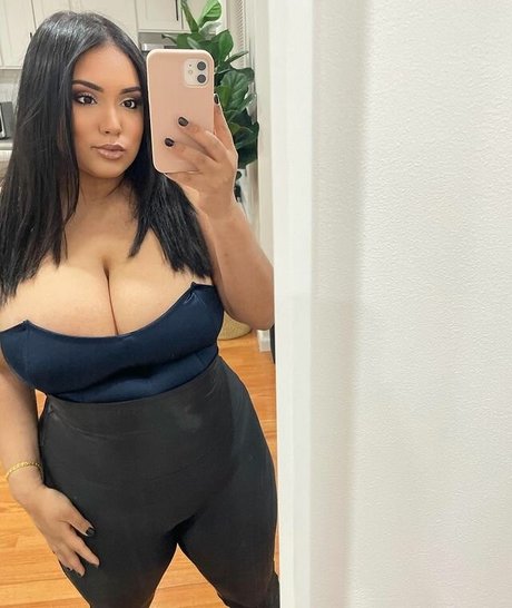 mynamesydalia nudes star img