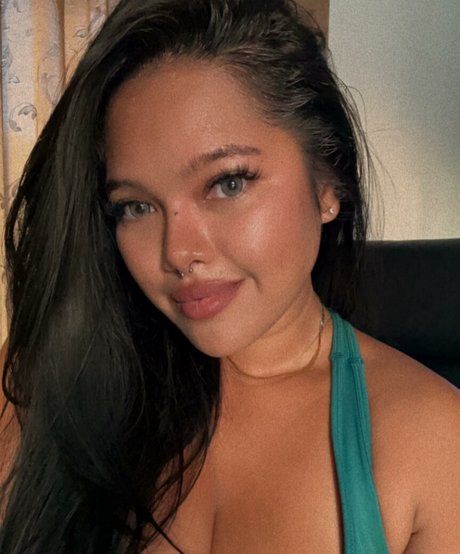 curvymoanaaa sexy star pictures