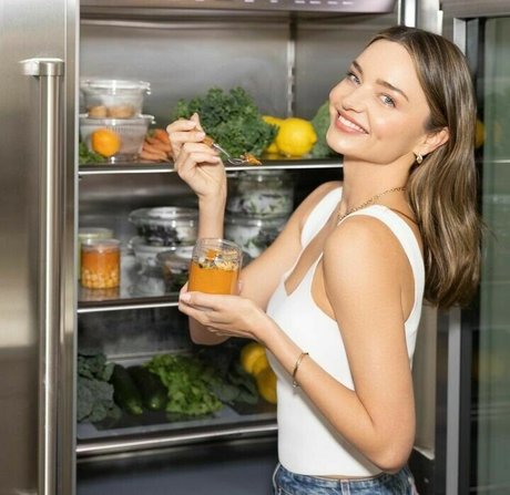 Miranda Kerr art star photos