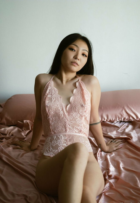 queenallylol naked model pics