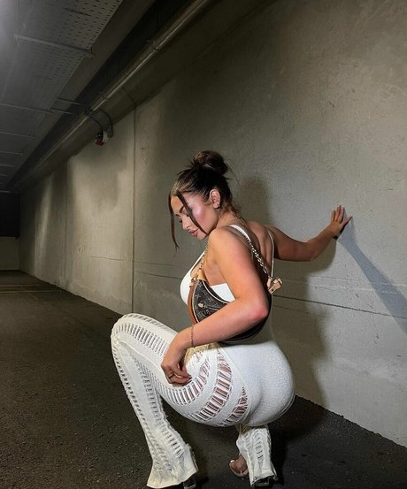 Kiera Lucy pretty model pic