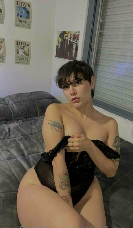 dollyflynne model top image