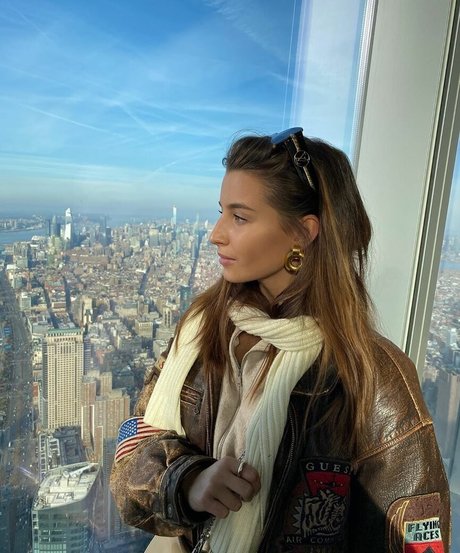 Julia Wieniawa model adult images