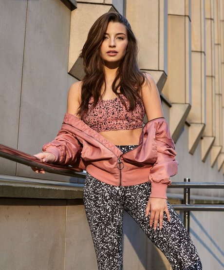 Julia Wieniawa art actress image