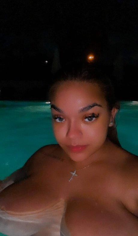 Almightyysoso sexy model pic