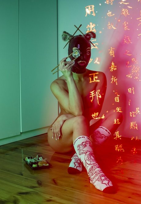 littlelatexprincess pretty model pics