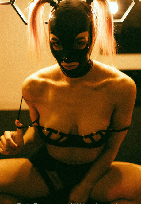 littlelatexprincess model high quality pic