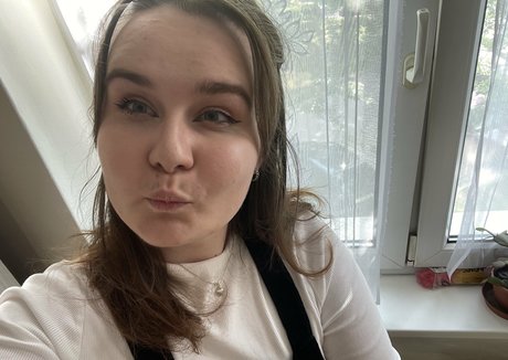 chubbynixiesin naked model img