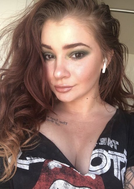 Peachez and Screamz model pornographic pic