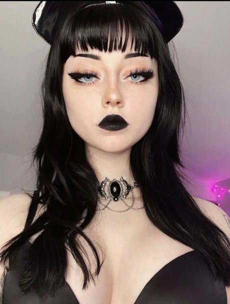 Sugarf4iry model adult picture