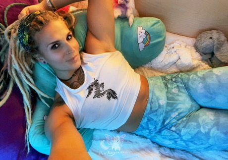 Hottrayne pretty pornstar img