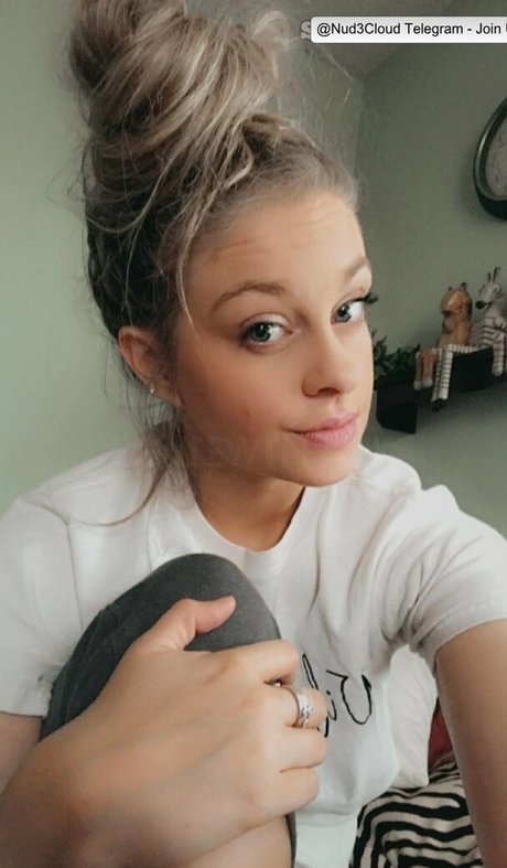 Kenzie Colvard naked model img