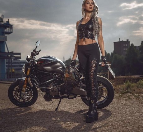 Farbenfuchs pornstar beautiful pic