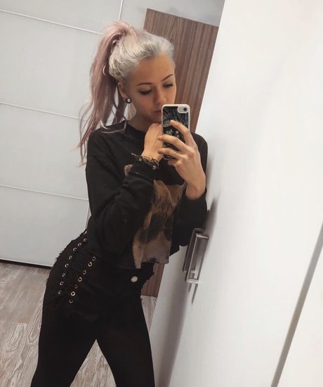 Farbenfuchs pornstar erotic pic