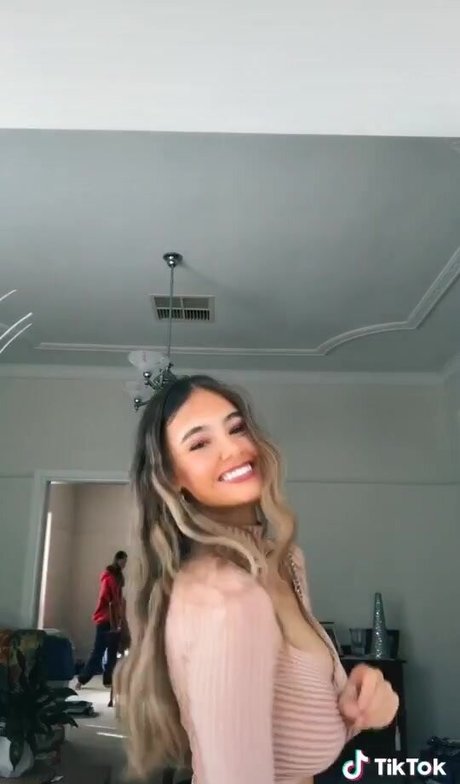 Ella Grace Cervetto model free img