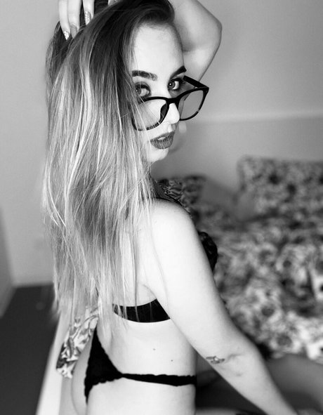 brittneyleathers erotic model pictures