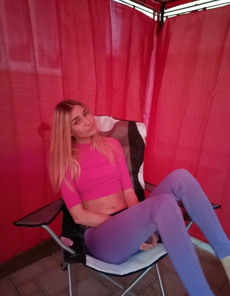 christine live nude model photos