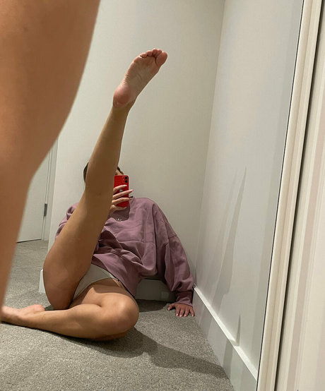 barefoothottiex model xxx archive