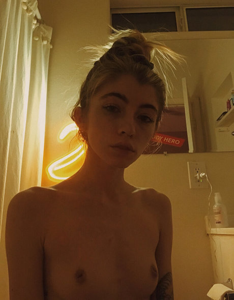 Kennedydawn model naked photo