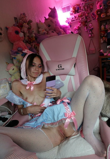 Krissi Pookie perfect pornstar photos