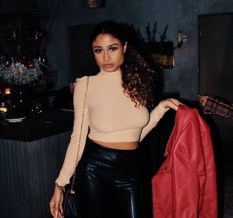 AlessiaSays model porn pictures