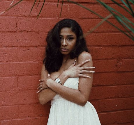 AlessiaSays pretty actress galleries