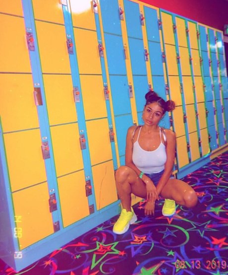 AlessiaSays pretty actress image