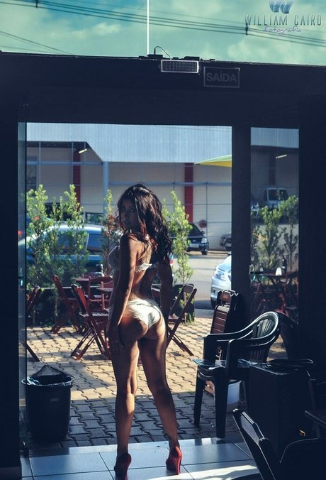 Paula Ribeiro model porn photo