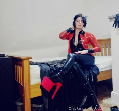 goddess of filth naked model pics