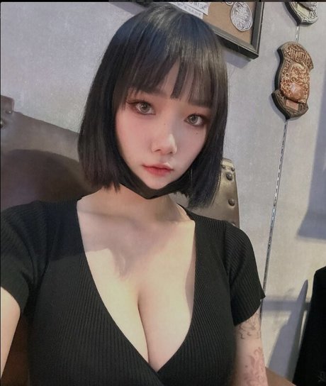 r 1 1111 exclusive pornstar photo