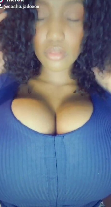 Riv Jones exclusive model picture