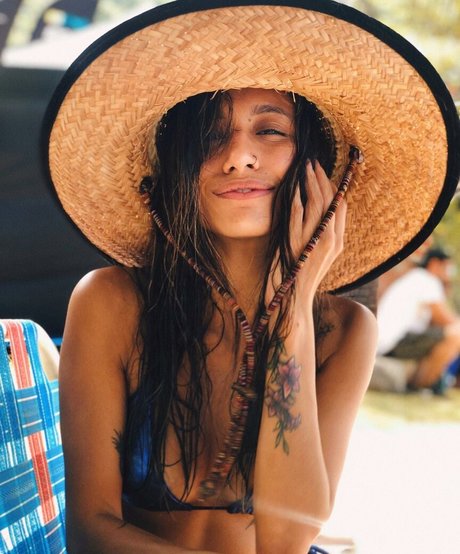 Daniworld erotic actress picture