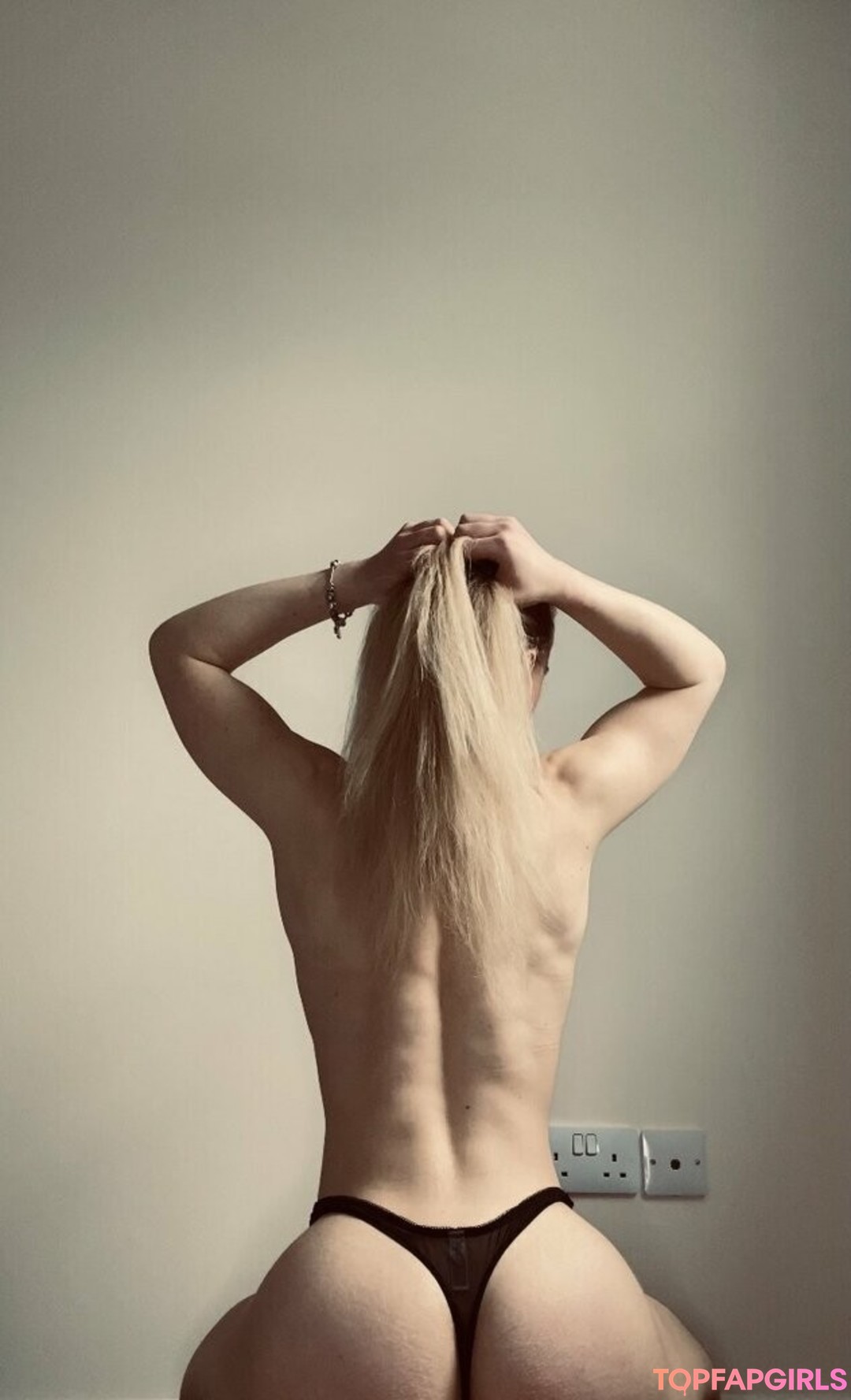 hj123 naked actress photos