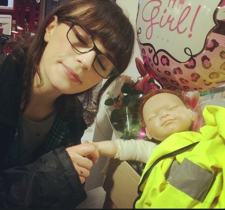 Aisling Bea hd model images