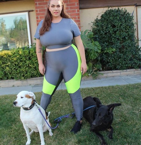 Ashleigh Dunn pretty model image