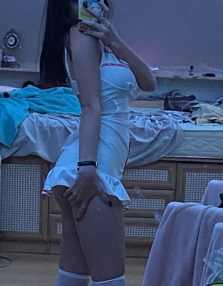 olhiia star naked img