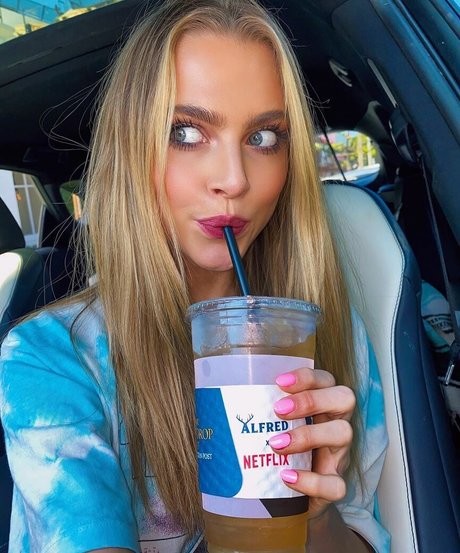 Anne Winters model pretty picture