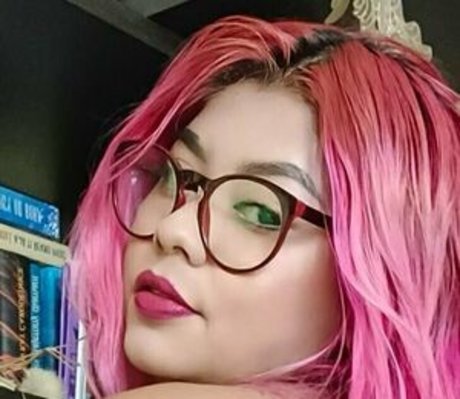 pink lucy model free picture