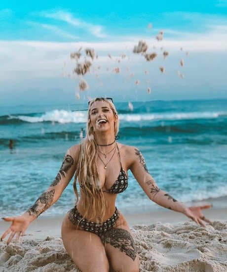 Victoria Macan star nudes picture