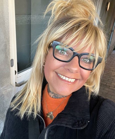 Winnie Nielsen model beautiful img