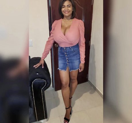 Gisselle F naked star photo