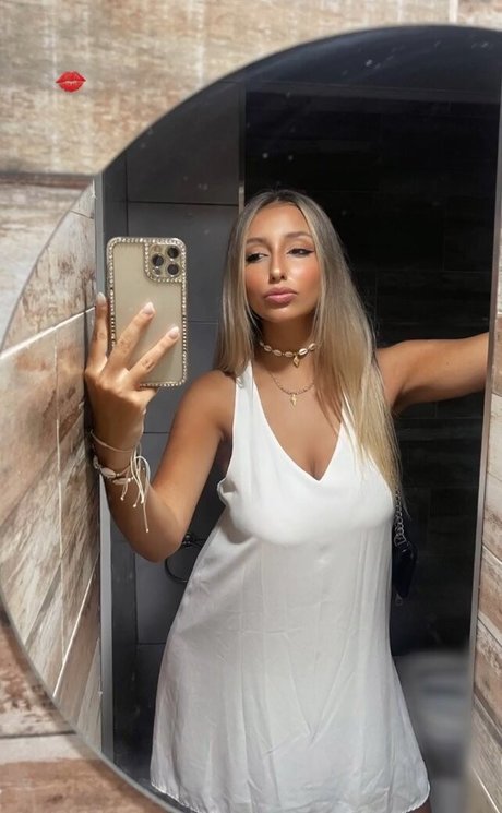 BustyAna star sexy pics